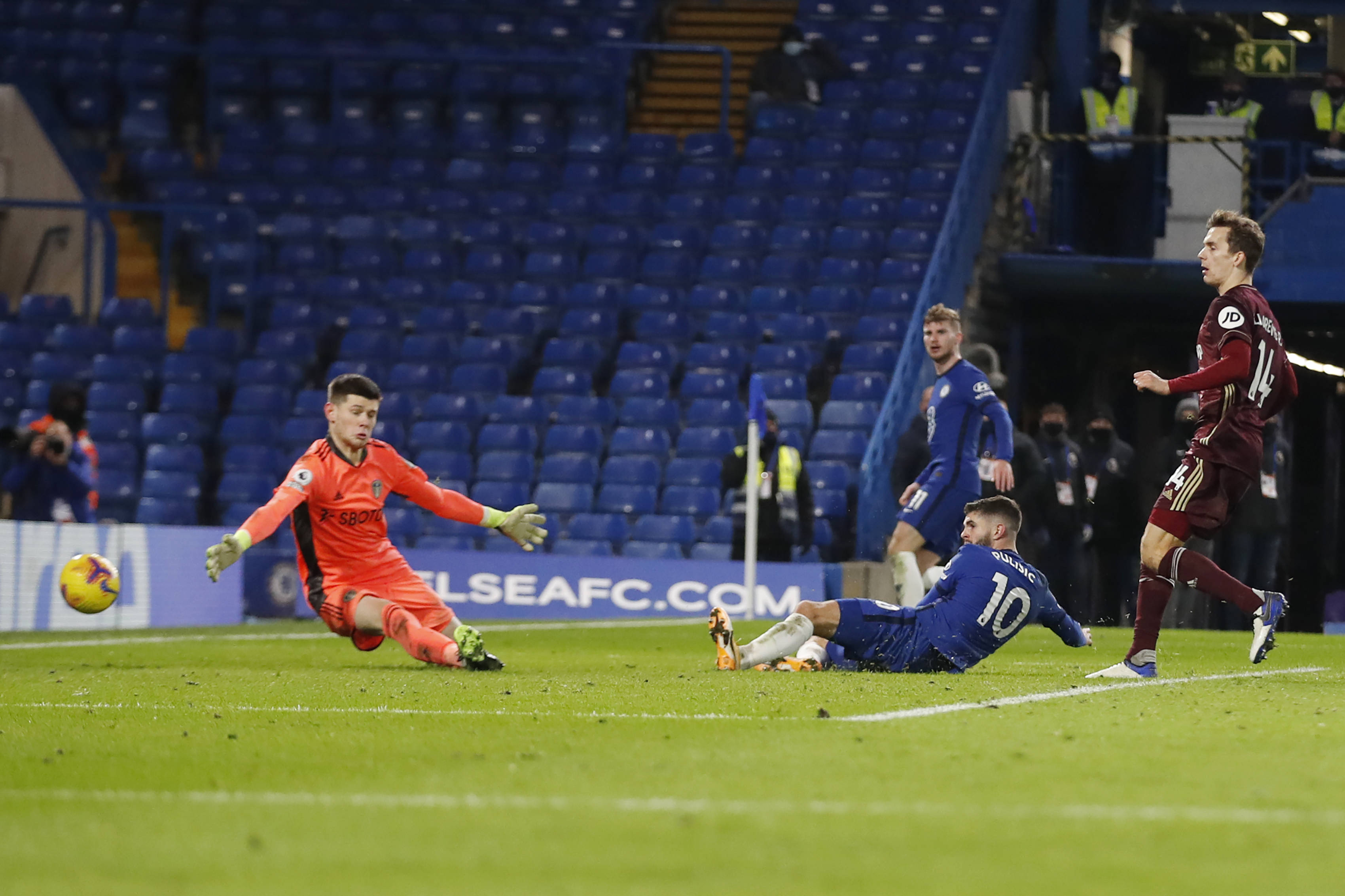 他在禁区外 他在禁区外